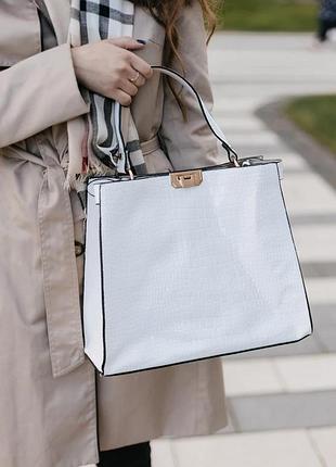 Сумка біла лакова