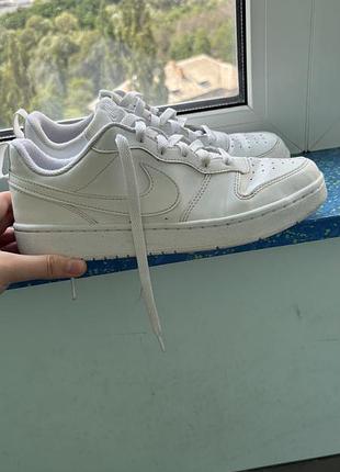 Кросівки жіночі nike court vision low next nature білі на шнурівці