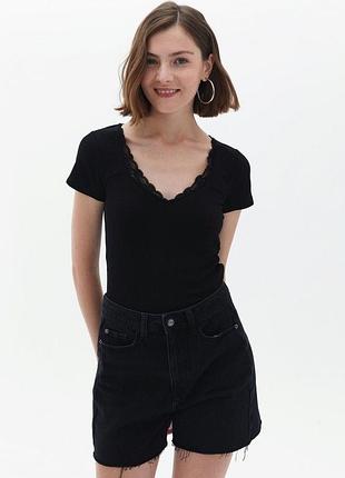Футболка в рубчик чорна футболка stradivarius з мереживом l