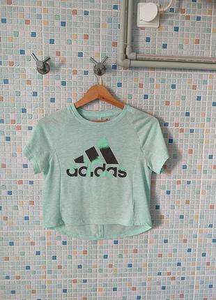 Футболка adidas.