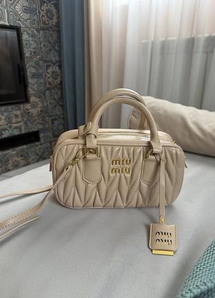 Продам кожаную сумку миу миу