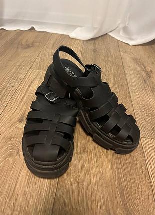 Босоніжки! дуже стильні