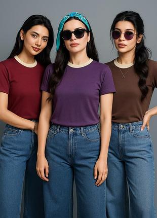 Футболка прямого крою з акцент ним коміром