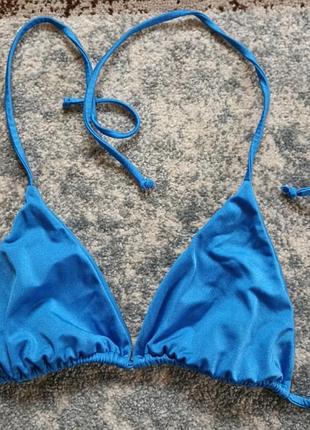 Верх купальника трикутниками