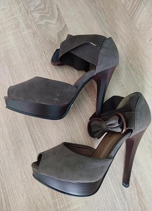 Жіночі босоніжки