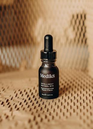 Нічна інтенсивна сироватка з ретинолом 0,6% medik8 intelligent retinol 6tr 15ml топ