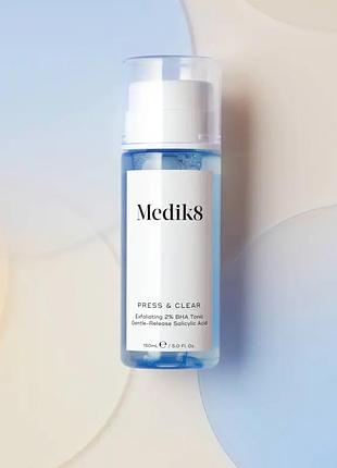 Тонік із вна для проблемної шкіри medik8 press & clear exfoliating 2% bha tonic топ