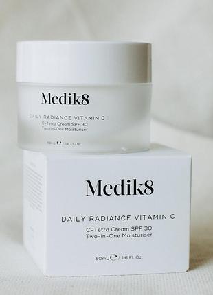 Денний крем із вітаміном c і spf 30 medik8 daily radiance vitamin c топ