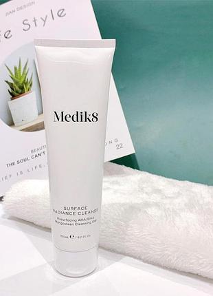 Очищающий гель с кислотами для лица aha и bha medik8 surface radiance cleanse 150ml топ