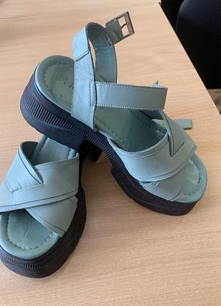 Босоніжки шкіра