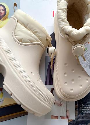 Зимние теплые сапоги crocs stomp puff boot stucco