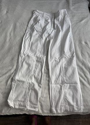 Белые джинсы