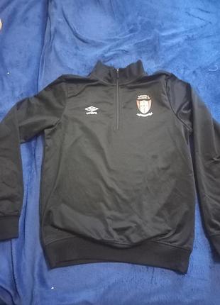 Спортивная толстовка от umbro – идеальный выбор для активного отдыха!