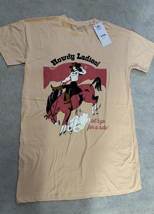 Довга футболка