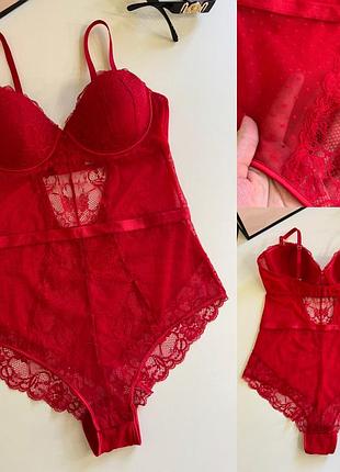 Красное боди с кружевом