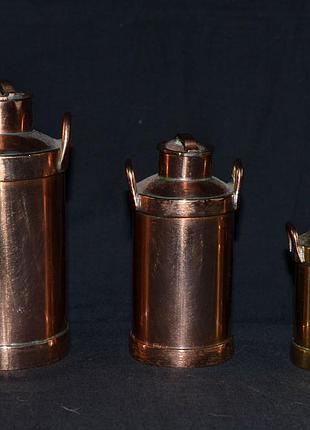 Колекція з трьох мініатюрних мідних «молочних відер»
