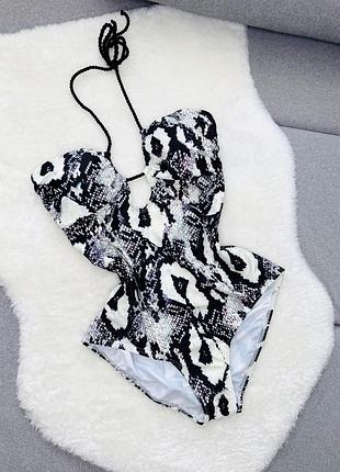 Суцільний купальник з паралоном