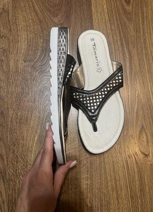 Шльопанці, вʼєтнамки