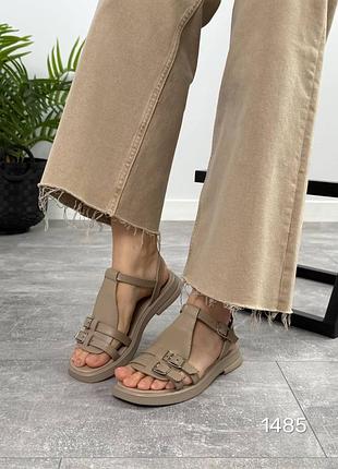 Босоножки кожаные