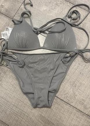 Сріблястий купальник