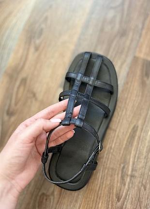 Босоніжки жіночі