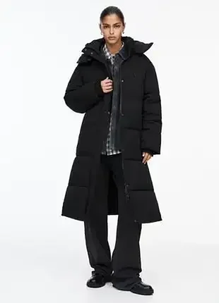 Довге дуте водовідштовхуюче пальто pullpull&bear чорного кольору