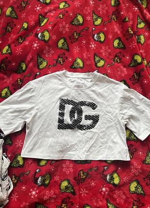 Жіноча футболка , біла з логотипом , з паєтками, футболка коротка