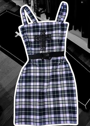 Готична сукня з хрестом