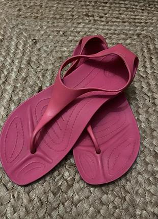 Вьетнамки босоножки розовые crocs sexi flip w6