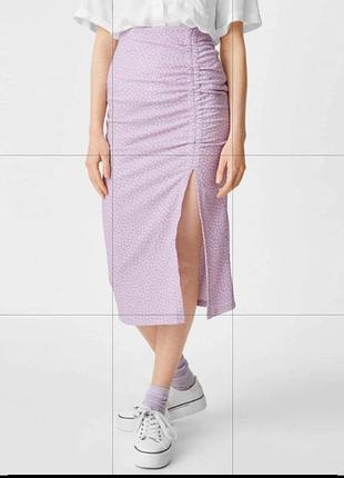 Спідниця міді, спідниця з розрізом, бузкова міді спідниця в квітковий принт