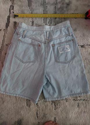 Блакитні шорти