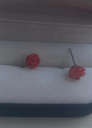 Серьги пусеты розочки, резки, коралл
