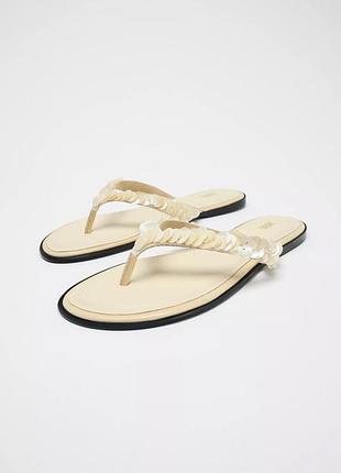 Шлепанцы с ремешком и бисером