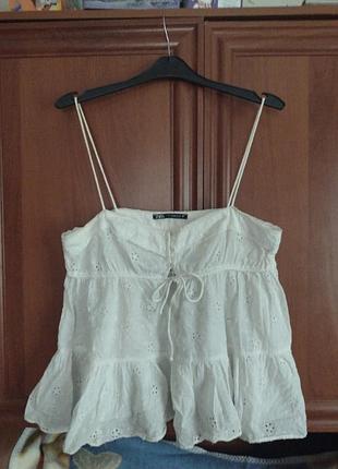 Топ майка с люверсами.