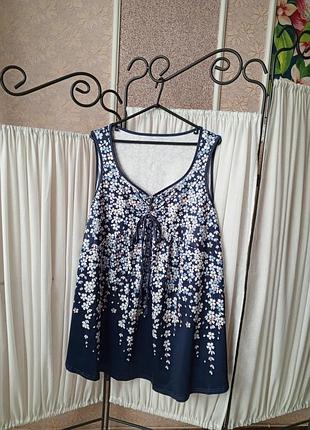 Красива блуза туніка в квіти.