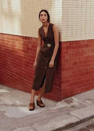 Платье из крепа средней длины с поясом