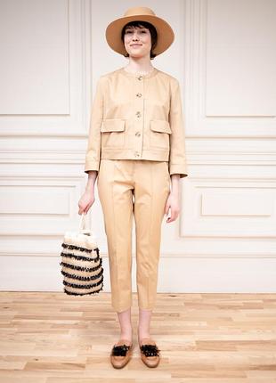 Укорочений бавовняний жакет в діловому стилі бежевого кольору левіс