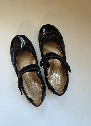 Шкіряні лаковані туфлі