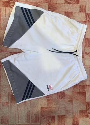 Шорти adidas, у дуже чудовому стані, оригінал, розмір м