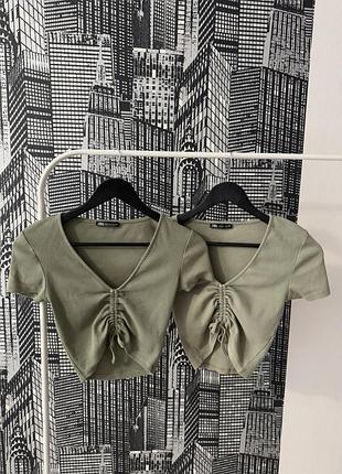 Топ в рубчик zara укорочена футболка в рубчик хакі zara