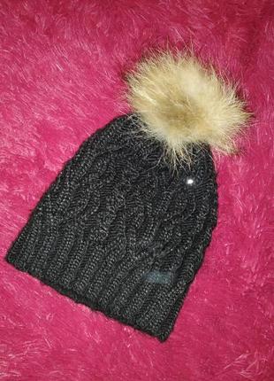 Зимова шапка в'язана з паєтками