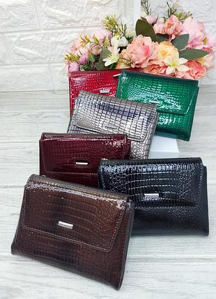Женский кожаный кошелек,на магните в разных цветах,фирмы mario dion
