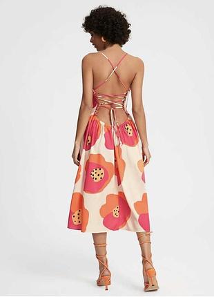 Сукня з відкритою спинкою