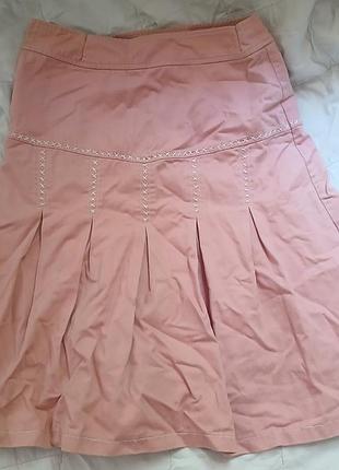 Юбка нежно розового цвета в нежно розовом цвете с вышивкой с крестиком белыми со складками миди y2k