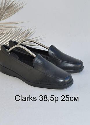 В новом состоянии кожаные туфли