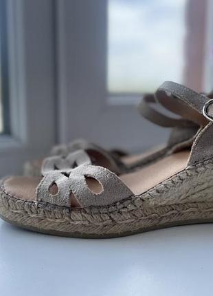 Шкіряні босоніжки