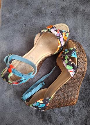 Босоножки женские