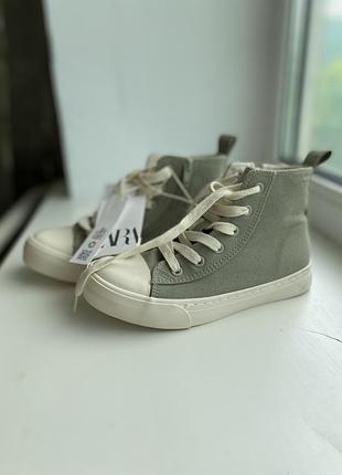 Високі кеди zara