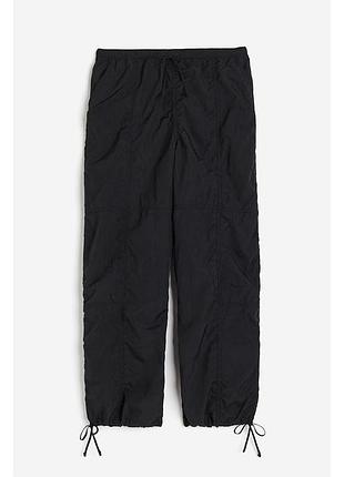 Нейлоновые новые тоненькие парашютные брюки h&m 3xl2 фото
