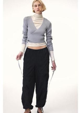 Нейлоновые новые тоненькие парашютные брюки h&m 3xl4 фото